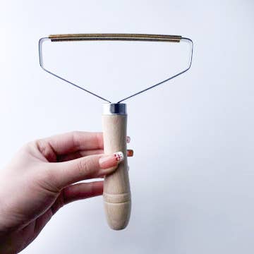 Eco - Friendly Wooden Lint Remover - Natura Soylights
